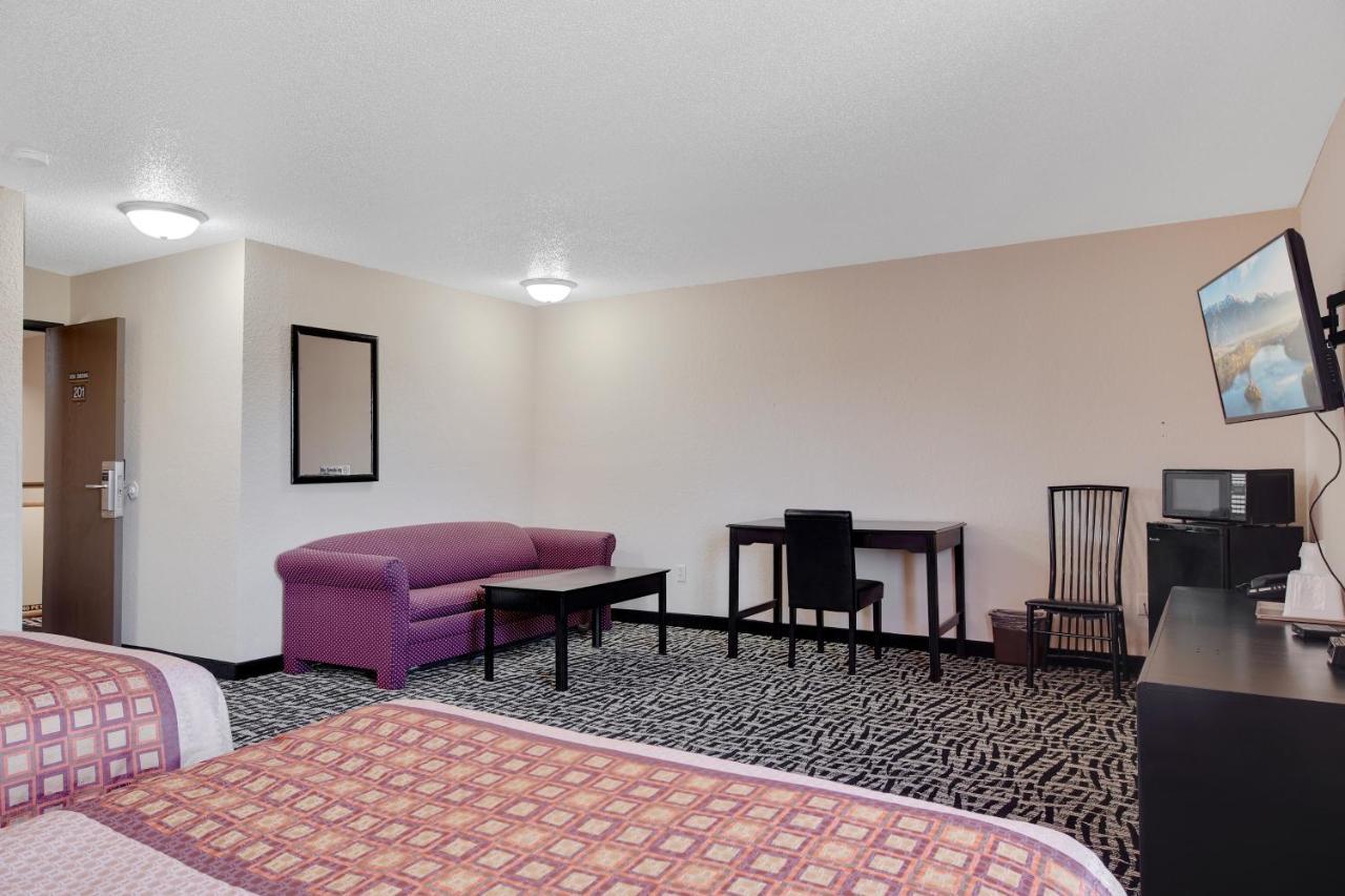 Americas Quality Inn & Suites - Finlayson Bagian luar foto