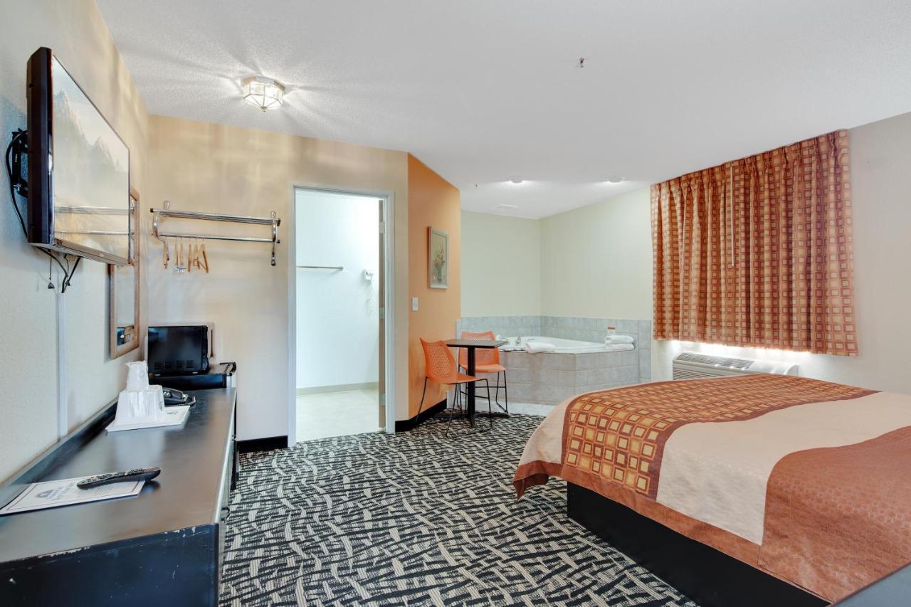 Americas Quality Inn & Suites - Finlayson Bagian luar foto