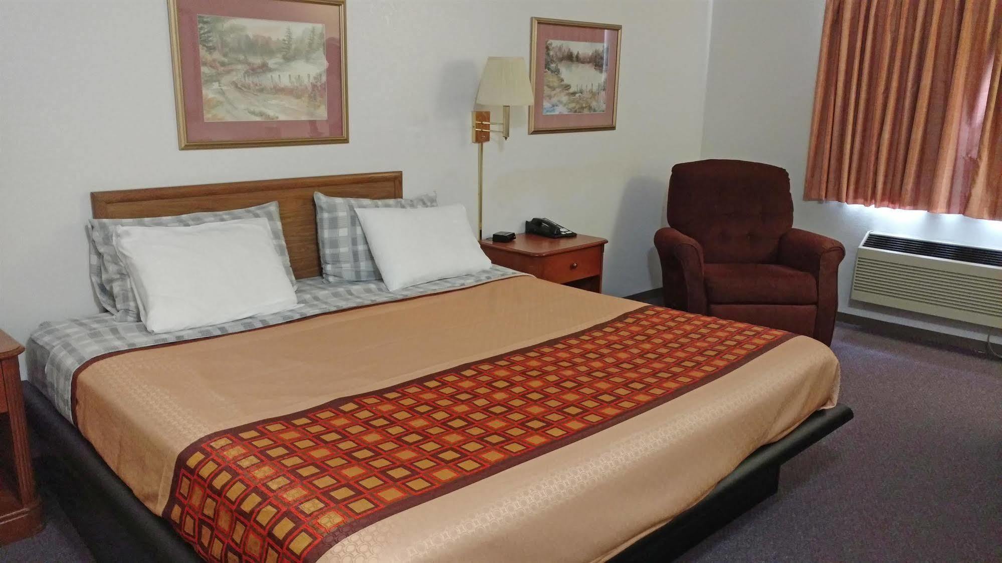 Americas Quality Inn & Suites - Finlayson Bagian luar foto