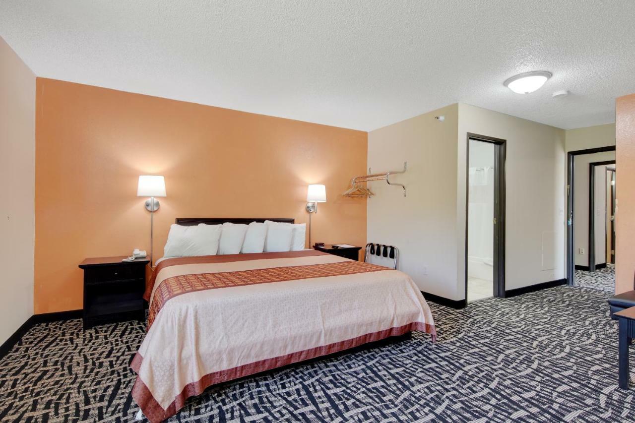 Americas Quality Inn & Suites - Finlayson Bagian luar foto
