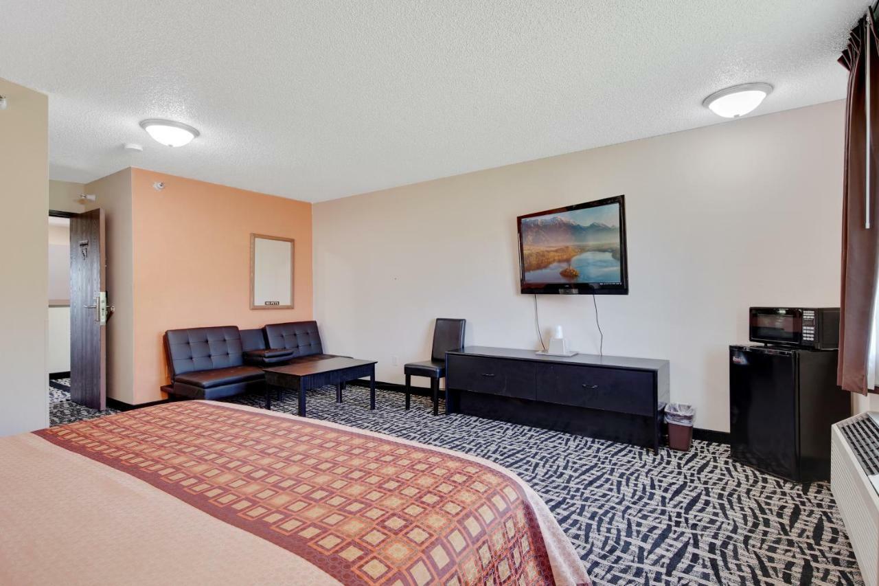 Americas Quality Inn & Suites - Finlayson Bagian luar foto